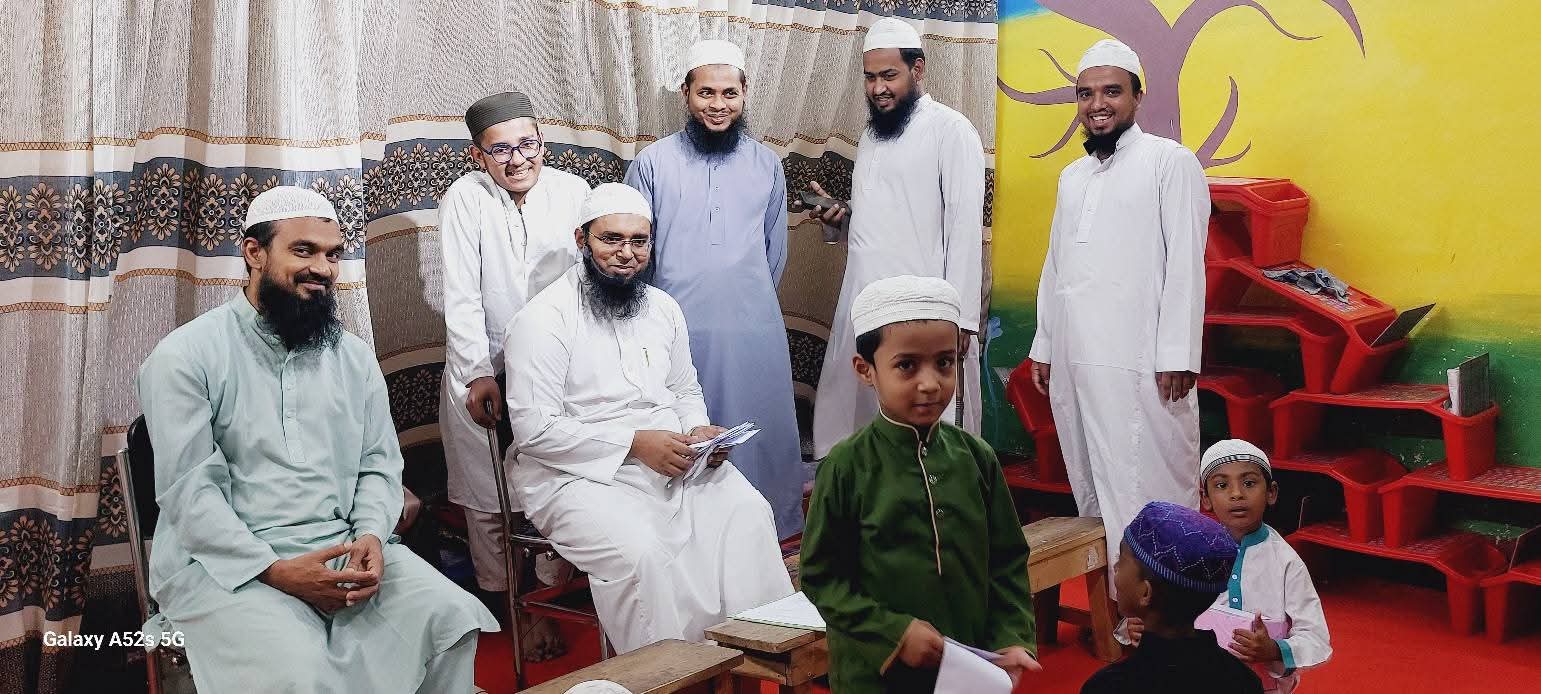 পুরস্কারে আনন্দিত ছাত্র-শিক্ষক